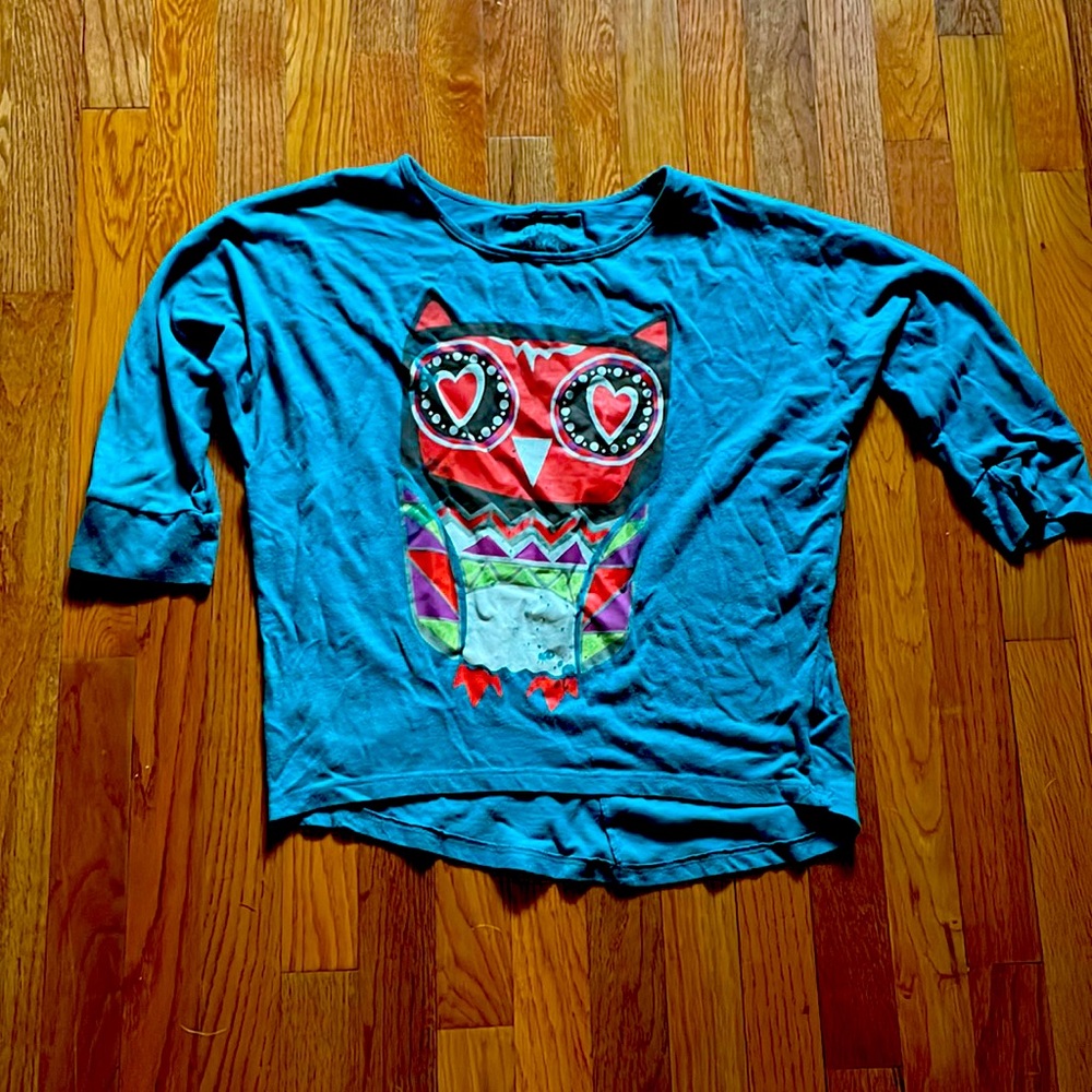 3/4 long sleeve shirt with owl on the front